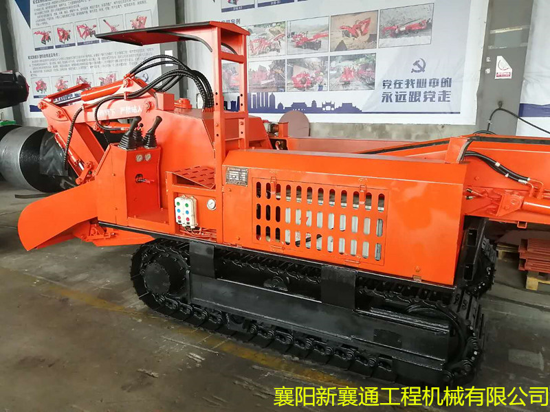 小型履帶扒渣機(jī).jpg 履帶扒渣機(jī)2.jpg