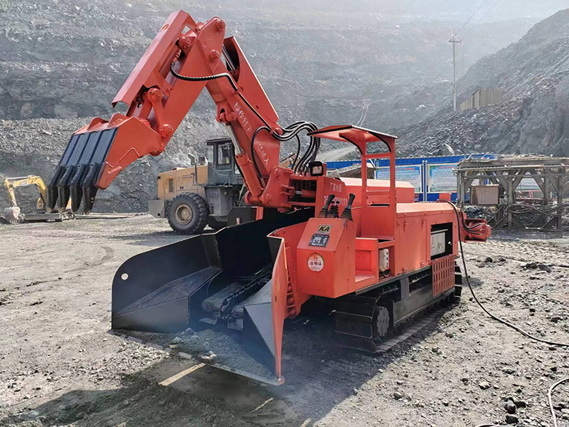 120型輪式皮帶扒渣機加破碎錘，大塊石頭也能上